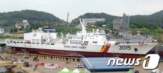 3천톤급 경비함 태평양 15호(3015함)의 진수식