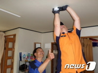 해운대소방서, 화재취약계층 주택에 단독경보형 감지기 보급
