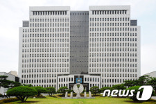 부림사건 피해자 ‘이호철 전 민정수석’ 재심서 무죄