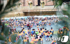 폭염 피해 오션월드로~