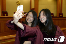 법복 입고 셀카