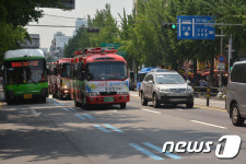 길을 비켜주세요