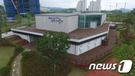 진주시립 이성자 미술관 개관