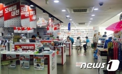 [르포]‘폰팔이’없는 전자양판점 가보니…‘수십종 휴대폰이 한자리에’