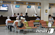 진료접수 기다리는 내방객들