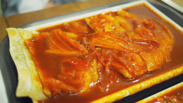 대구명물 분식 납작만두에 떡볶이…현지에선 이름이 ‘중떡’