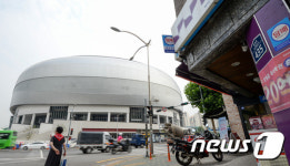 완공 앞둔 고척돔, 주변 상권 살릴까?