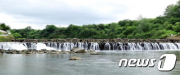 철원 직탕폭포 흉물 상사교 철거…현무암 징검다리 조성