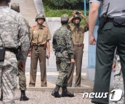 남측을 향한 카메라
