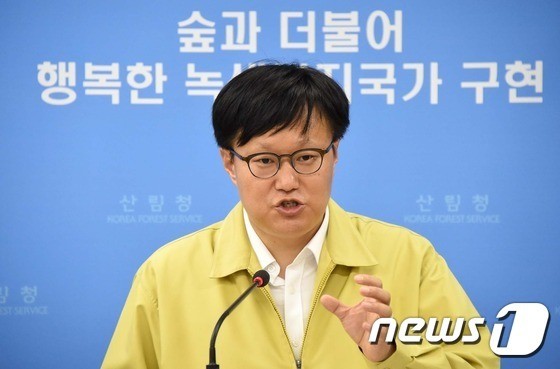 이재명 대통령, 폭염 피해 대응 총력...무더위 쉼터 신속 점검 및 단속 지시