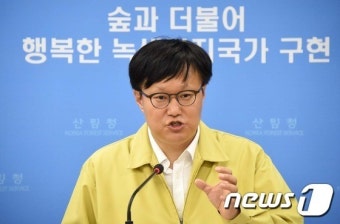 이재명 대통령, 폭염 피해 대응 총력...무더위 쉼터 신속 점검 및 단속 지시