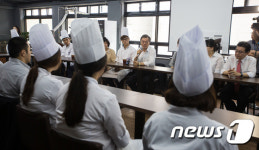 노량진 직업전문학교 찾은 문재인