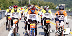 [화보]한국YMCA 청소년 자전거 국토 순례단…안동 통과