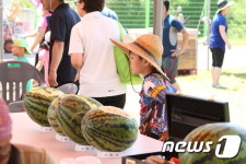 [화보]제7회 동향수박축제 개막…진안군 동향면 체련공원서 2일까지