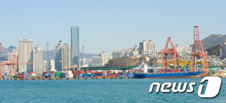 저유가의 저주…무역 1조달러 붕괴되나