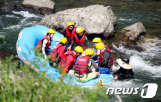 '여름엔 레프팅이 최고'