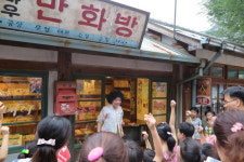 전차 이발소 만화방…가족 추억여행 공연극 ‘그땐 그랬지’