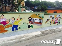 농촌마을 벽에 그림을 입혔어요…창원대, 벽화그리기 봉사