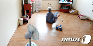 폭염 선풍기와 부채로는 역부족
