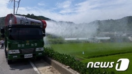함양군, ‘광역방제기’로 벼 병해충 방제…노동력 절감