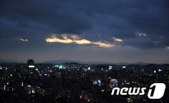 어둠으로 물들고 있는 빛고을 광주