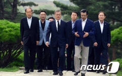 김구선생 묘역 찾은 문재인 대표