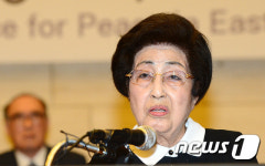 축사하는 이희호 여사