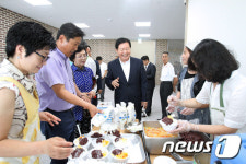 [단신]장종태 대전 서구청장, 유등노인복지관 봉사자 격려