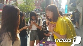 부산에 모여든 평화 나비…문화 거리제 젊은 청년층 ‘북적’