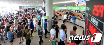 응시생들로 가득찬 면허시험장