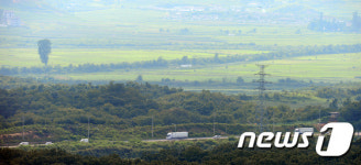 입경 앞둔 개성공단 입주기업 화물차량
