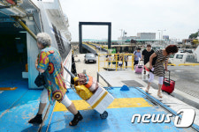 연평도 떠나는 주민들