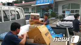 빵,라면 등 구호물품 대피소에 도착
