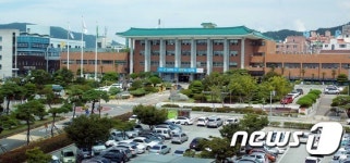 김해시 농촌지역 노인에 야광안전조끼 지원사업 추진