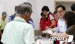 박수영 행정부지사, 수원역서 노숙인 급식봉사