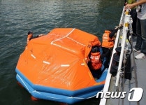 통영해경, 구명뗏목 해상 투하 훈련 실시