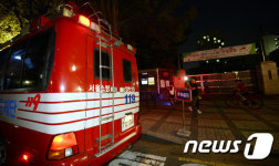 폭발 사고 발생한 중학교 앞 소방차량
