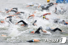 물살 가르는 철인들