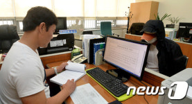 조사받는 동거녀 살해 피의자
