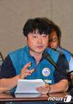 기자회견문 낭독하는 명준필 서울도시철도 노조위원장