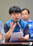 발언하는 명준필 도시철도 노조위원장