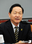 인사말 하는 김상곤 위원장