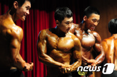 터질듯한 근육들