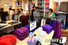 손님 모여드는 개성공단협동조합 1호점