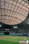 첫 경기 열린 고척스카이돔