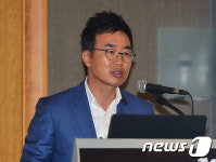 인사말하는 진양곤 회장