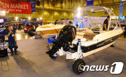 태양전지 사용하는 하이브리드 수륙양용보트