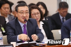 뉴스저작권 침해 해명하는 방석호 국제방송교류재단 사장