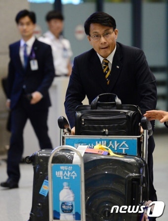 '김무성 대선 불가론' 윤상현 새누리당 의원 귀국