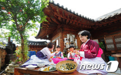 이색 송편으로 추석 준비 끝 …‘꽃송편’ 만드는 법